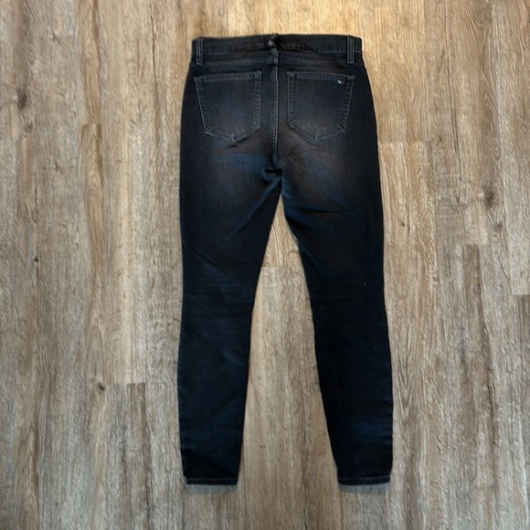 TOMMY HILFIGHER SKINNY JEANS SIZE(4) - Picture 4 of 7